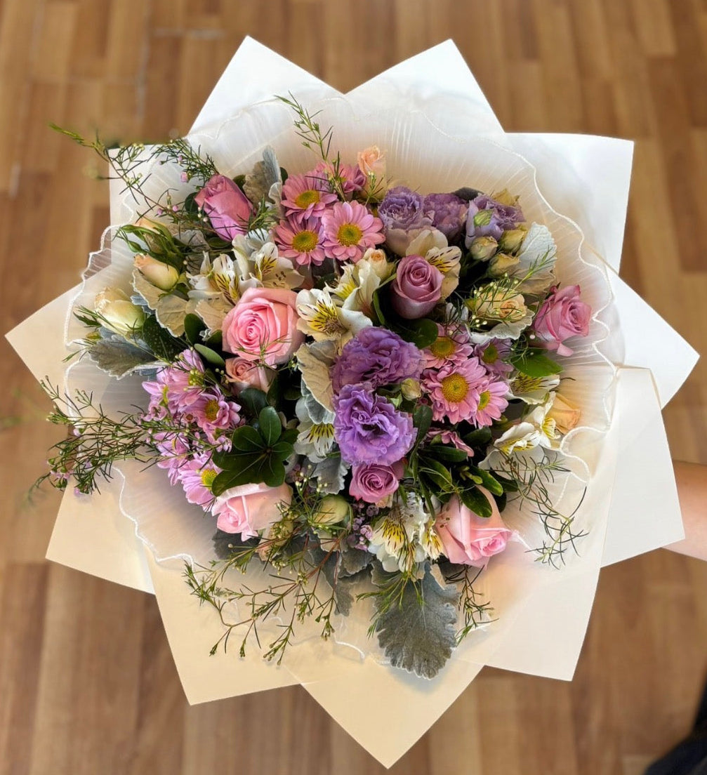 Ramo de flores variadas lila