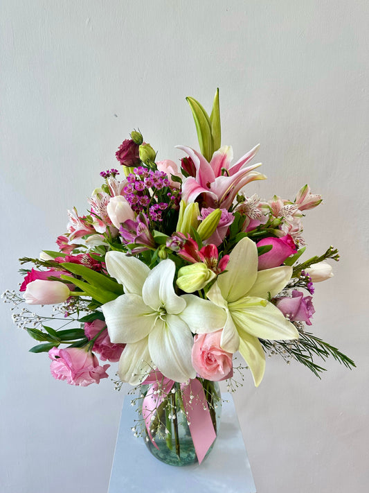 Jarrón con tulipanes