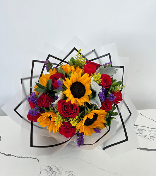 Ramo de girasoles con rosas